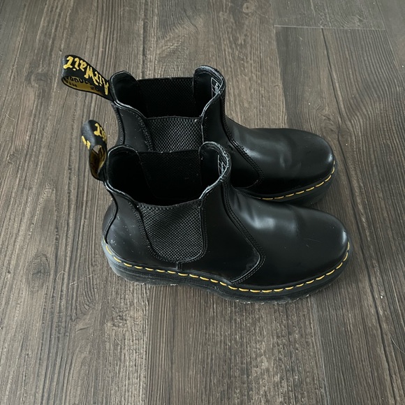 Like New Black Dr. Martens 2976 Quad Platform Boots- Unisex Women’s size 8 - Picture 2 of 5